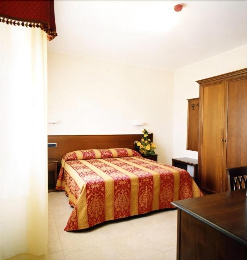 Montepulciano Stazione Hotel Tiziana מראה חיצוני תמונה