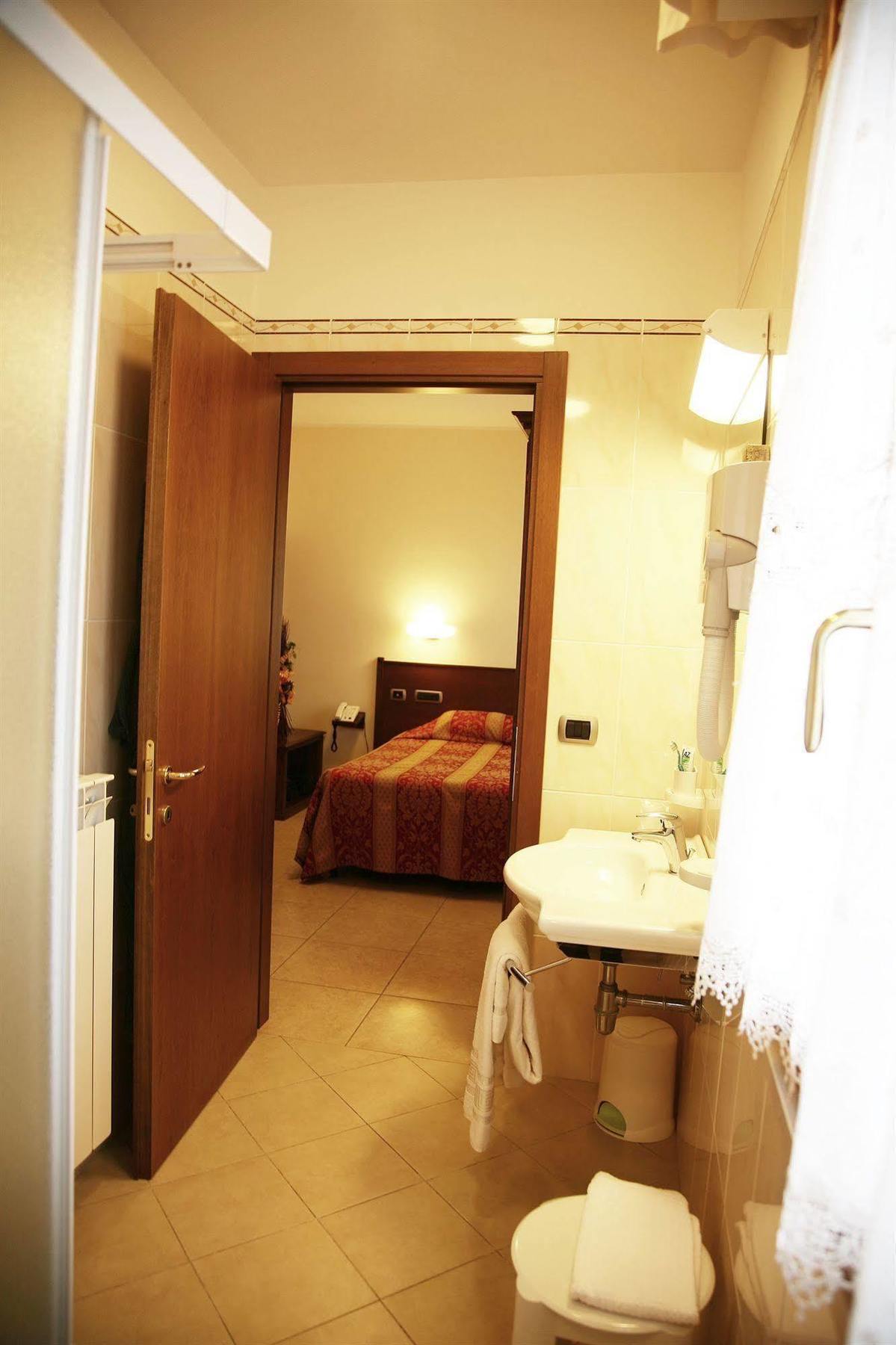 Montepulciano Stazione Hotel Tiziana מראה חיצוני תמונה