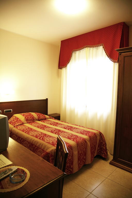 Montepulciano Stazione Hotel Tiziana חדר תמונה