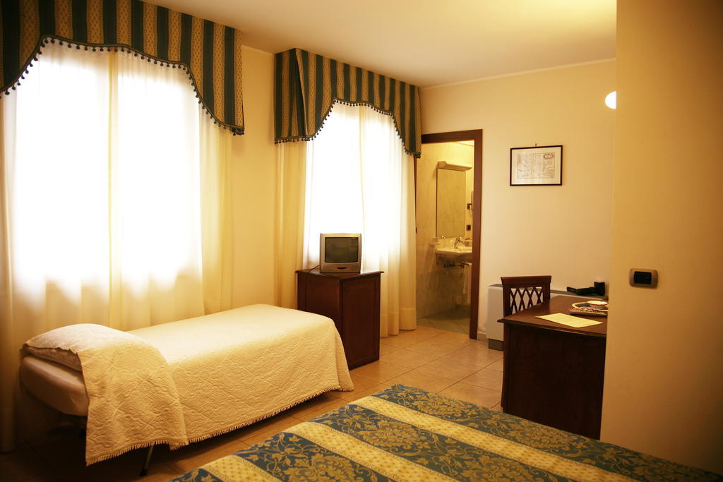 Montepulciano Stazione Hotel Tiziana חדר תמונה